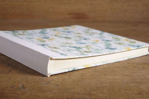 Album with floral motifs harmonious colors